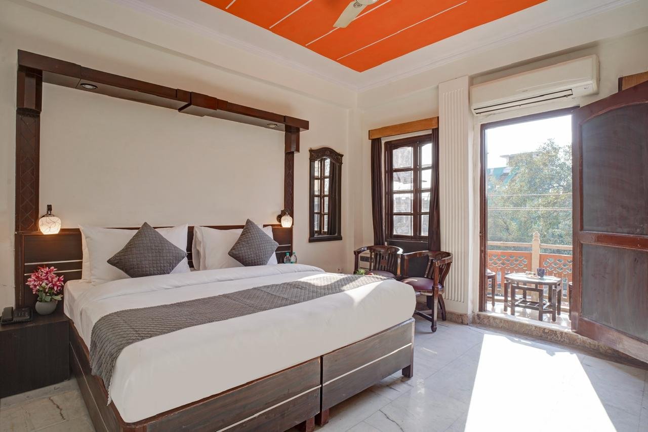 Roomshala Hotel Prithvi - Near Ghaziabad Railway Station